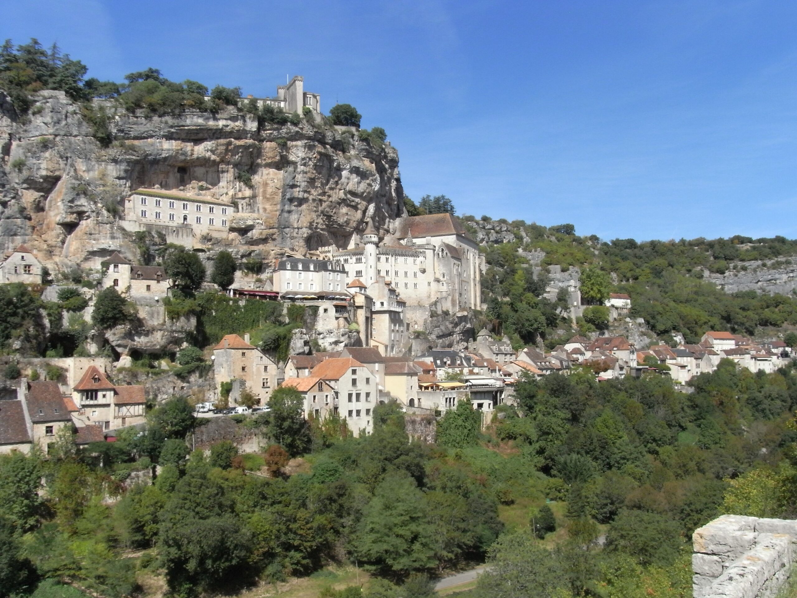 Rocamadour, vue d'ensemble du village médiéval sur le rocher
