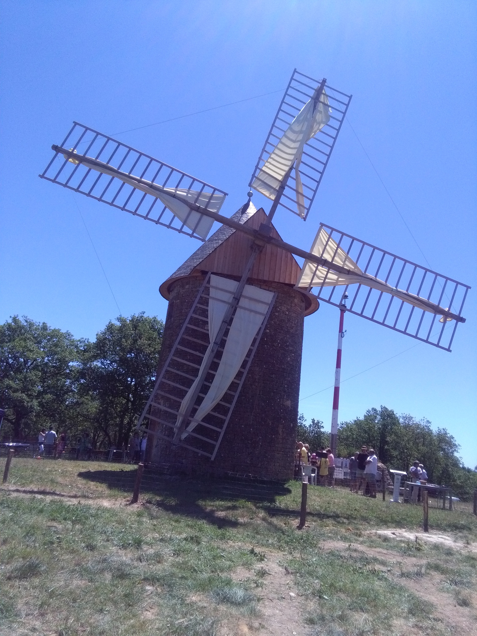 Moulin de Gignac, moulin à vent ouvert au public avec démonstrations de mouture